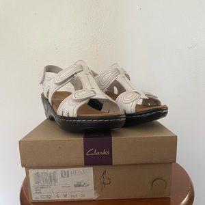 Clarks Lexi Walnut size 6